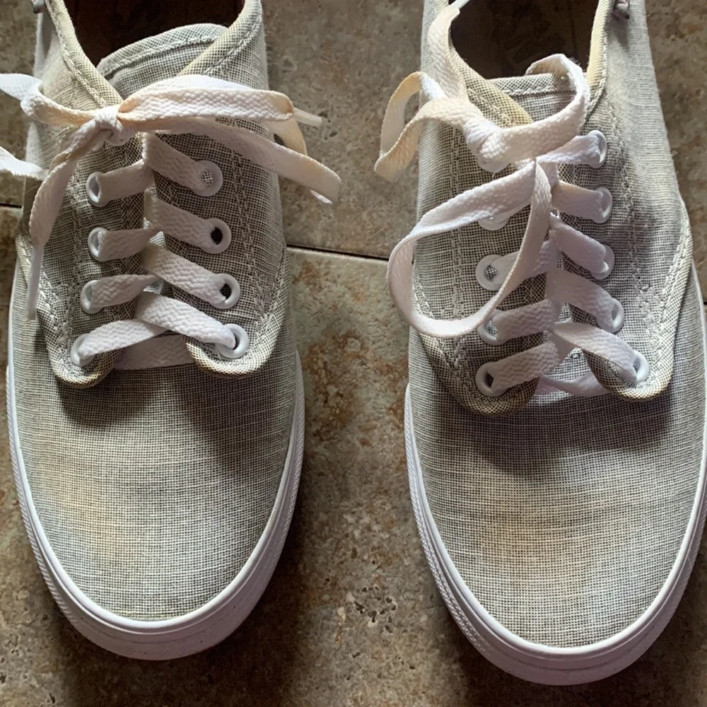 Vans - Picture 5 of 10